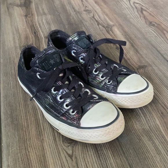 Converse Shoes - Converse metallic size 7